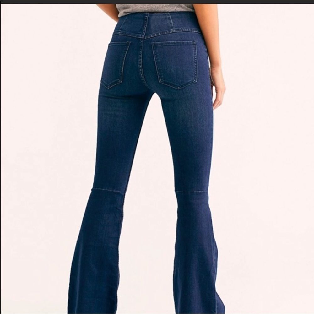 Free People 90s Penny Pull On Flare Jeans Dark Wash 29 - Picture 9 of 9